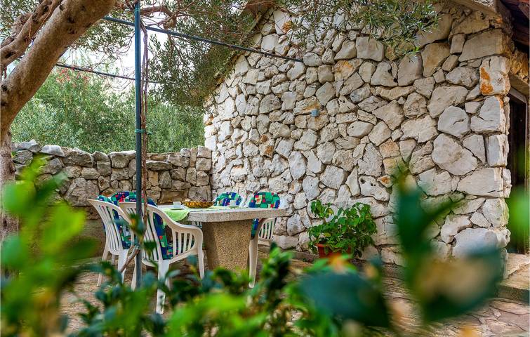 Gîte pour 4 personnes, avec terrasse à Tribunj - 2