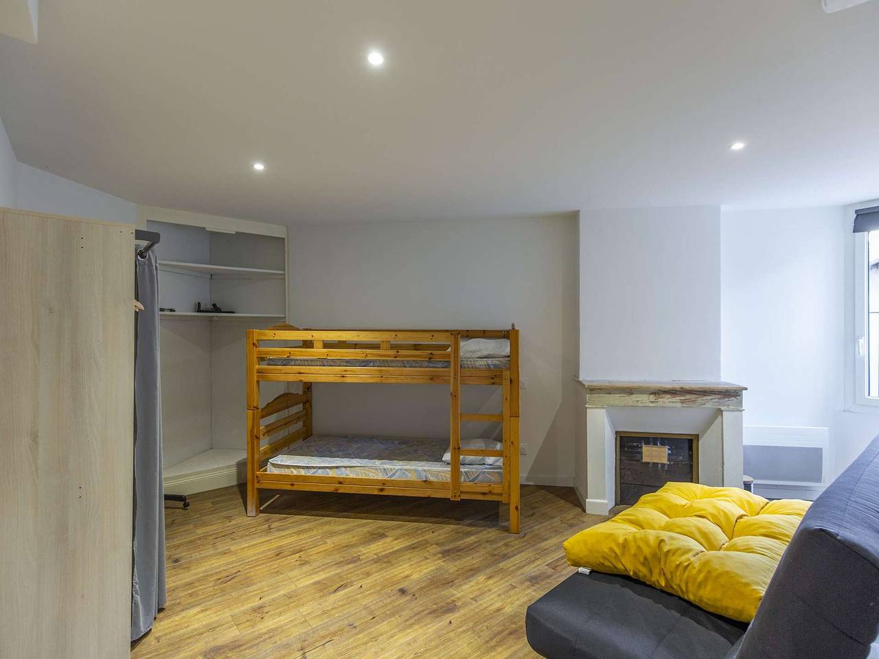 Entire apartment, Appartement entièrement rénové 4 - 6 personnes. in Cauterets, Pyrenees National Park
