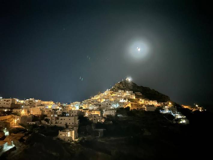 Gîte pour 4 personnes, avec terrasse et vue dans Chora (Ios)