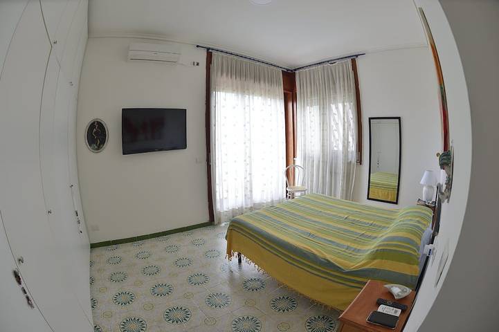 Entire apartment, An apartment nestled in the sun 110 meters from the sea in Scauri, Minturno