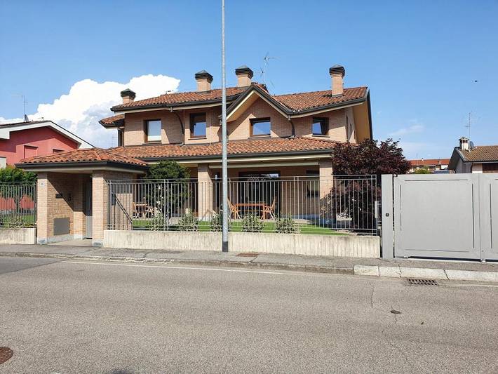 Casa vacanza per 8 persone, con Terrazza e Giardino a Vaprio d'Adda