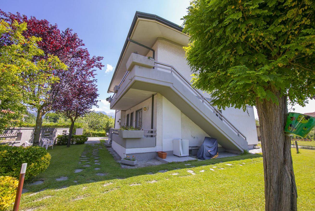 Ganze Wohnung, Ferienwohnung für 5 Personen mit Balkon/Terrasse in Marina di Massa, Massa
