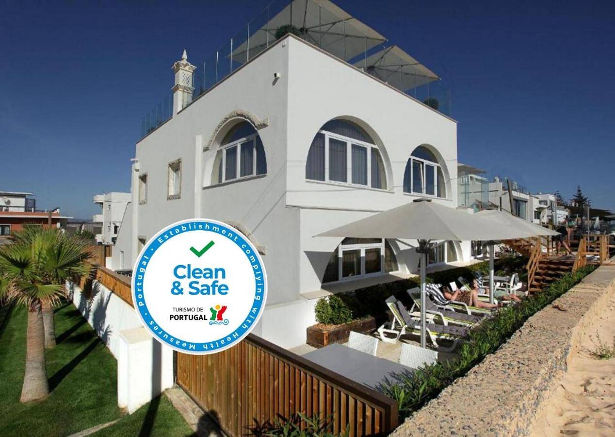 Golden Beach Guest House & Rooftop Bar in Ilha de Faro, Montenegro (Faro)
