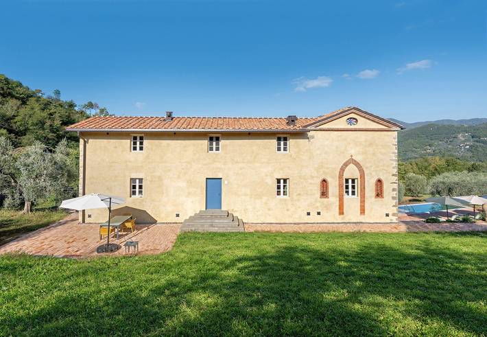 Ferienhaus 'Villa Roncacccio' mit Bergblick, WLAN und Klimaanlage in Borgo a Mozzano, Lucca Provinz
