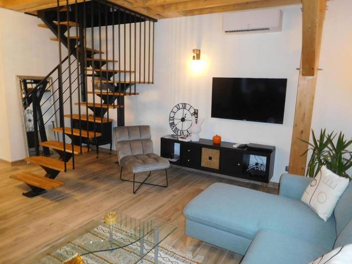 Location de vacances pour 8 personnes, avec Jacuzzi et Terrasse ainsi que Jardin et Sauna à Colombey-les-Deux-Églises