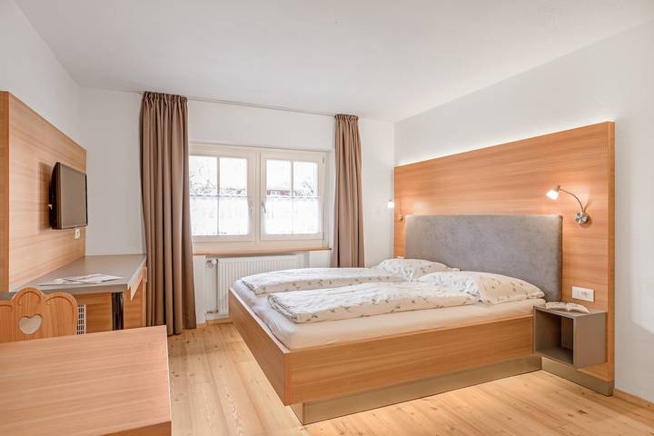 Apartamento inteiro, Apartamento de férias "Kruma - Waggile 3" com vista para a montanha, Wi-Fi & Varanda in Mitterolang - Valdaora di Mezzo, Valdaora