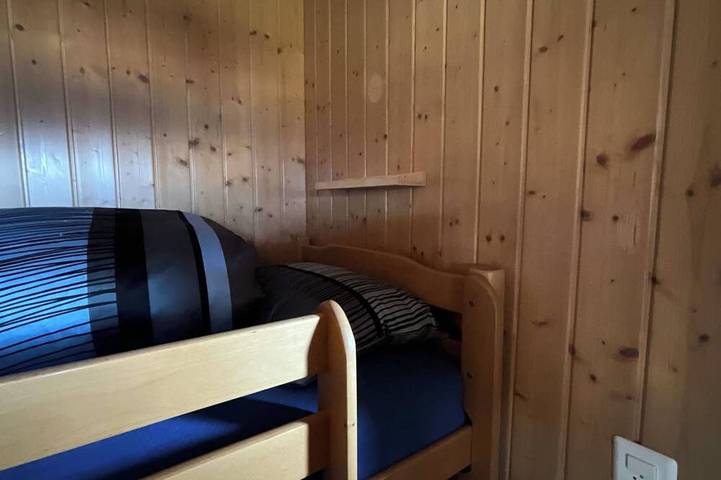 Ganze Wohnung, Schirli Dachgeschoss Appartement/Fewo, Bad, Wc 6-Bettwohnung in Rosswald, Brig