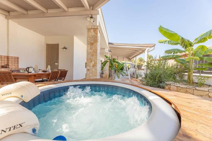 Villa per 6 persone, con terrazza e idromassaggio nonché giardino, con animali domestici in Marina di Mancaversa