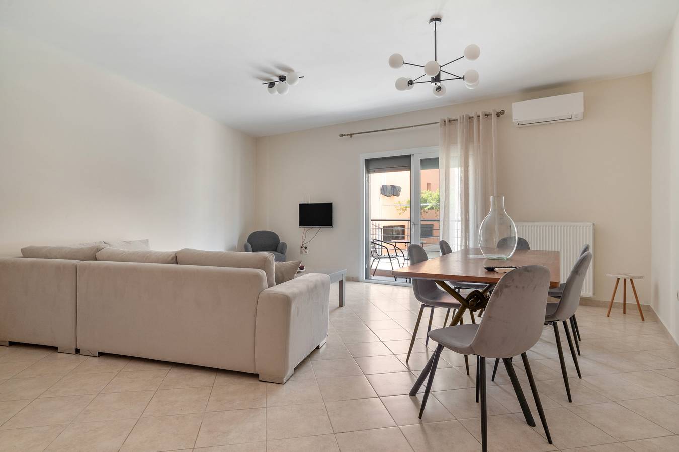 Ganze Wohnung, Apartment 'Ardavani City 1' mit gemeinsamer Terrasse, gemeinsamem Garten und Klimaanlage in Argostoli, Kefalonia