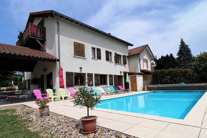 Gîte pour 18 personnes, avec jardin et jacuzzi dans Saint-Jean-la-Bussière