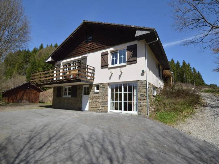 Location de vacances pour 12 personnes, avec Terrasse ainsi que Jardin et Sauna dans Longfaye