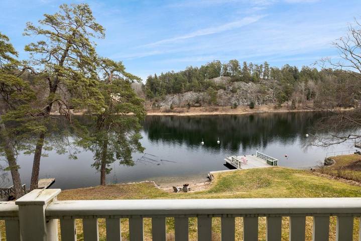 Villa för 10 Personer, med trädgård samt bastu och bubbelpool och terass i Nacka