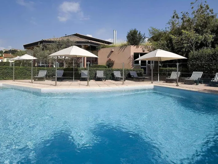 Hotel para 3 personas, con jardín y piscina, Se admiten mascotas - 1