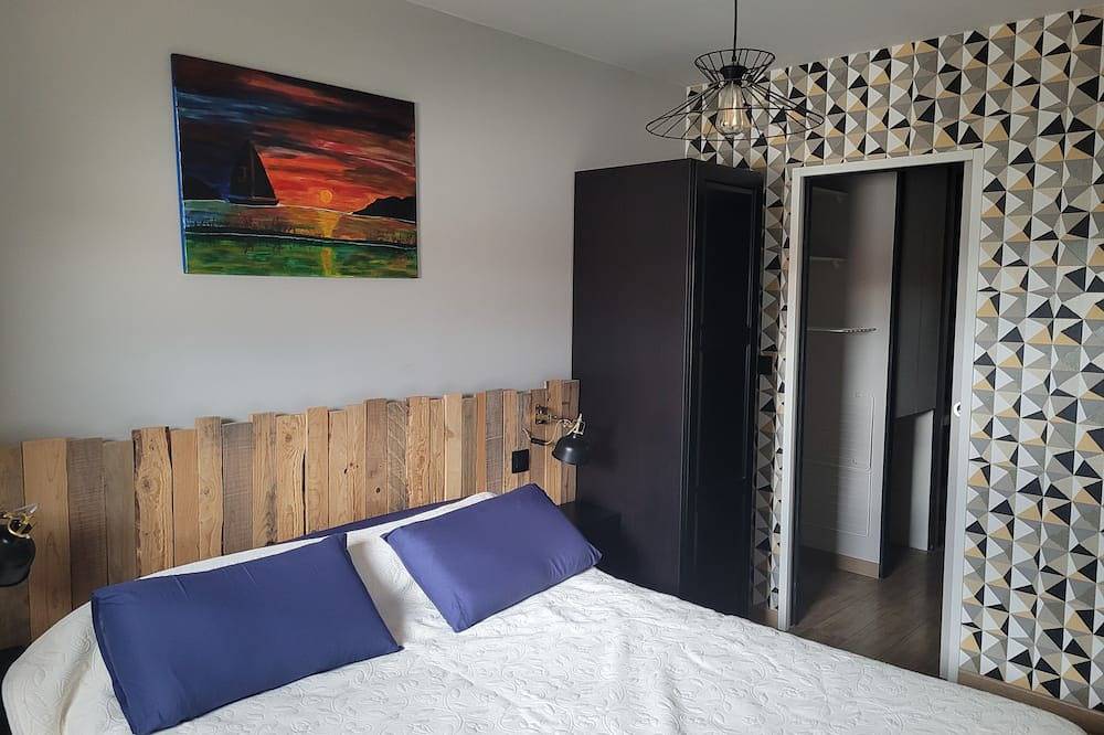 Entire apartment, Magnificent apartment in the center of town in Salon-de-Provence, Aix-en-Provence region
