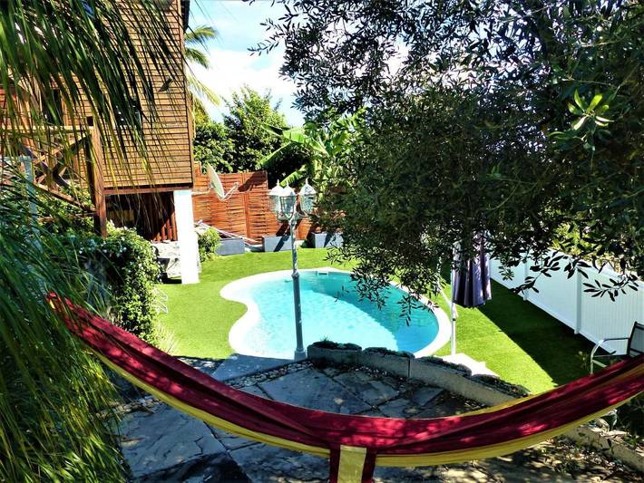 Maison de vacances pour 2 personnes, avec terrasse et jardin ainsi que piscine et vue