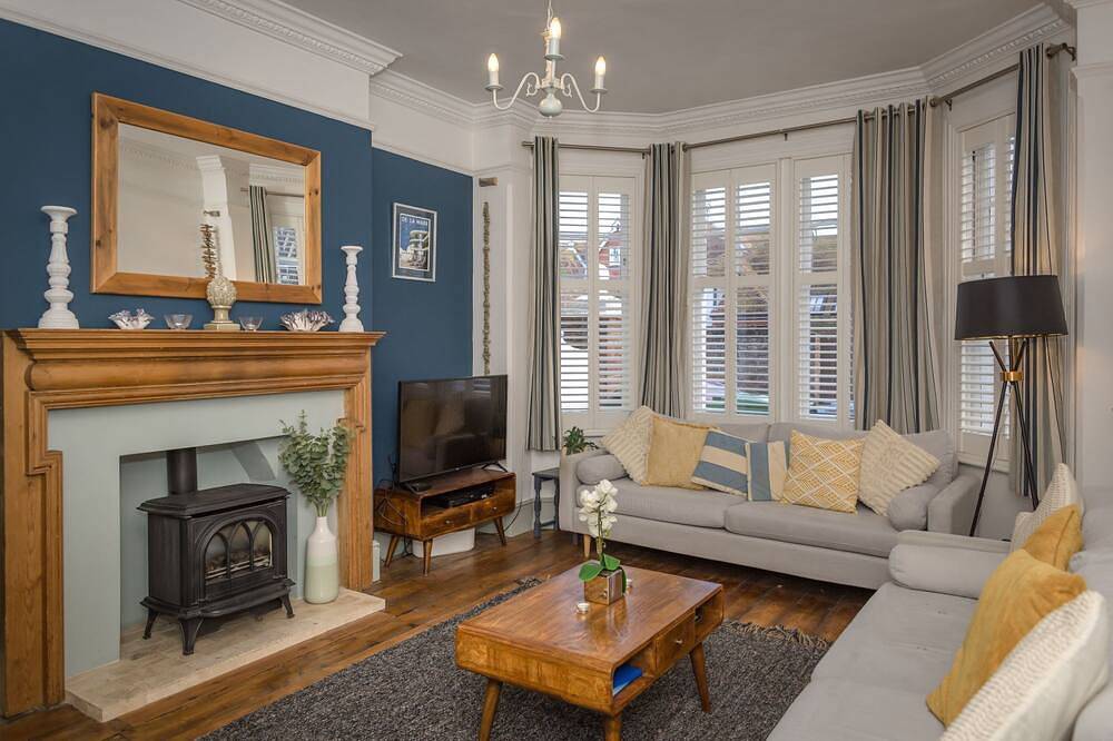 Apartamento entero, Shipside - spacious, stylish patio garden apartment in Meads village area in Eastbourne, Sussex Oriental