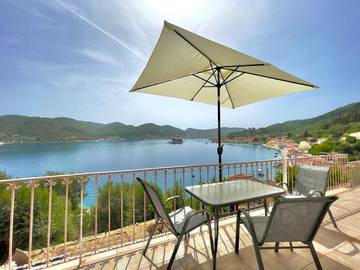 Gîte pour 3 personnes, avec vue et balcon dans Vathy