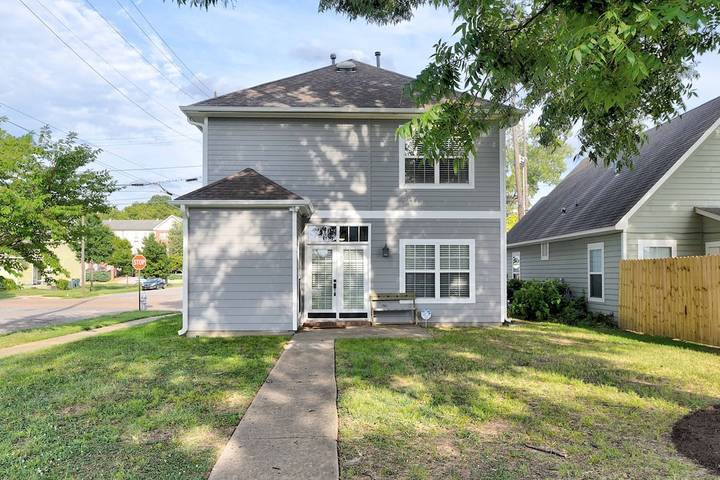 Vacation rental for 8 people, with yard in Memphis