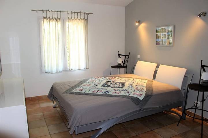 Modern air-conditioned house with secure swimming pool in Drôme provençale in Saint-Paul-Trois-Châteaux, Nyons region
