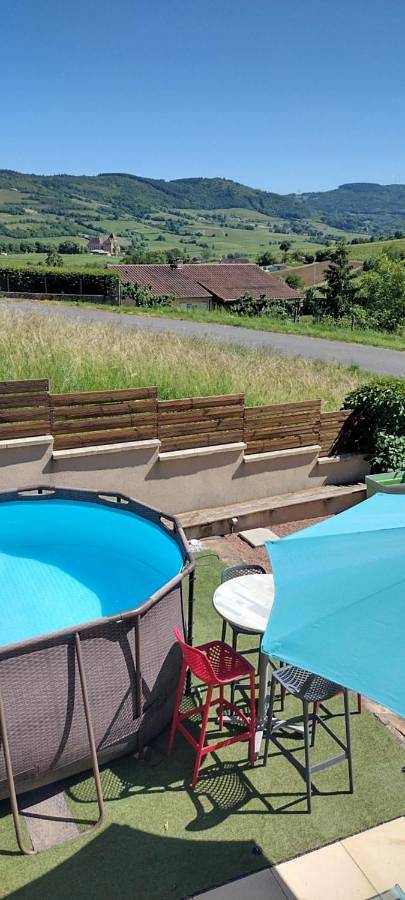 Appartement entier, One-Bedroom Apartment in Pierreclos, Région de Mâcon
