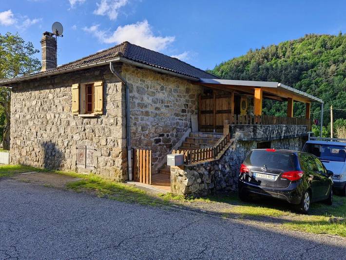Cottage pour 2 personnes, avec terrasse ainsi que vue et jardin à Saint-Julien-Boutières