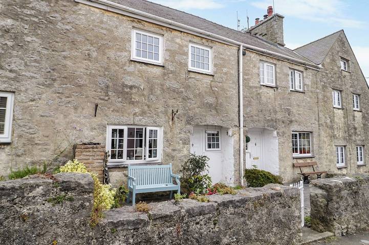 Cottage for 6 people, with garden and balcony in Moelfre