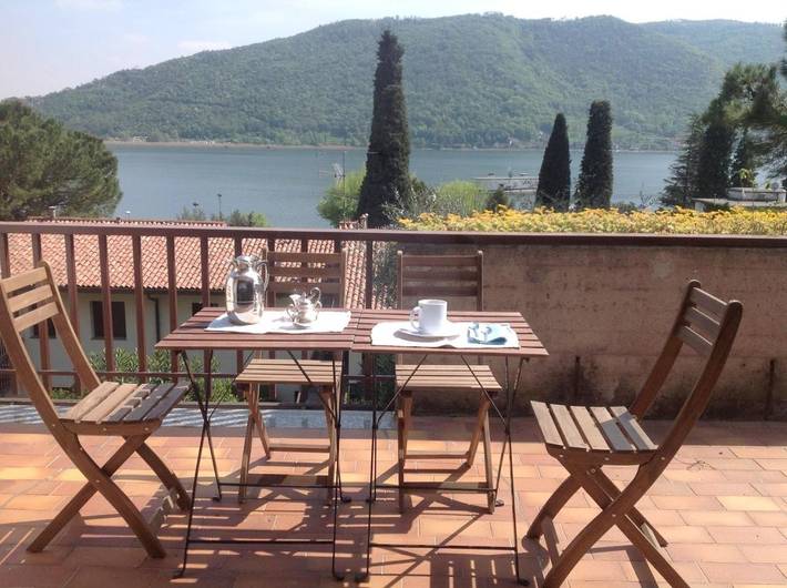 Location de vacances pour 4 personnes, avec vue ainsi que vue sur le lac et terrasse, animaux acceptés à Sarnico - 2