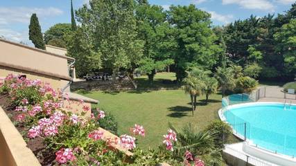 Hôtel pour 2 personnes, avec piscine ainsi que jardin et terrasse, animaux acceptés à Loriol-sur-Drôme
