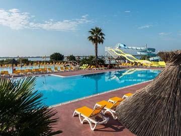 Camping pour 8 personnes, avec jardin et piscine ainsi que vue et bassin pour enfant à Lattes