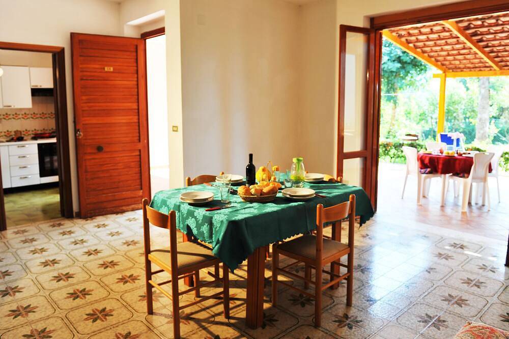Ganze Wohnung, Zwei-Zimmer-Wohnung für bis zu 6 Personen in Palinuro in Centola, Cilento Coast