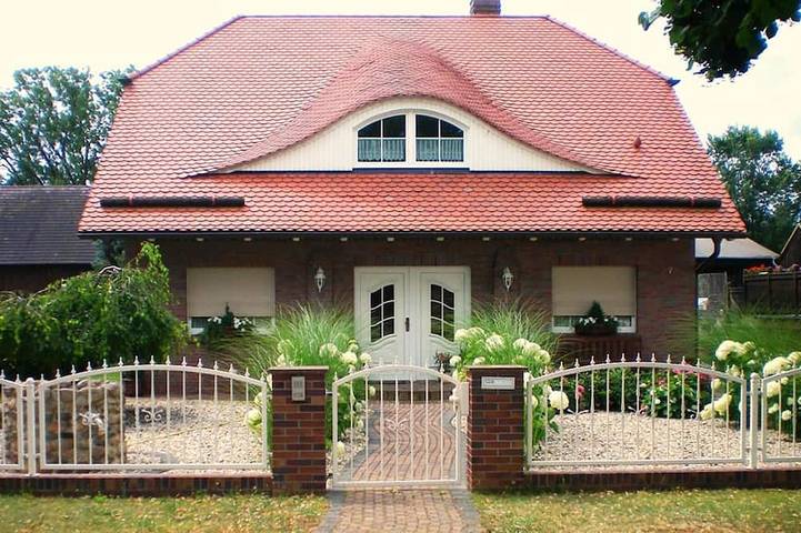 Ferienwohnung für 6 Personen, mit Whirlpool und Garten in Lübben