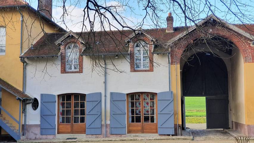 Gîte pour 4 personnes, avec jardin à Aulnoy