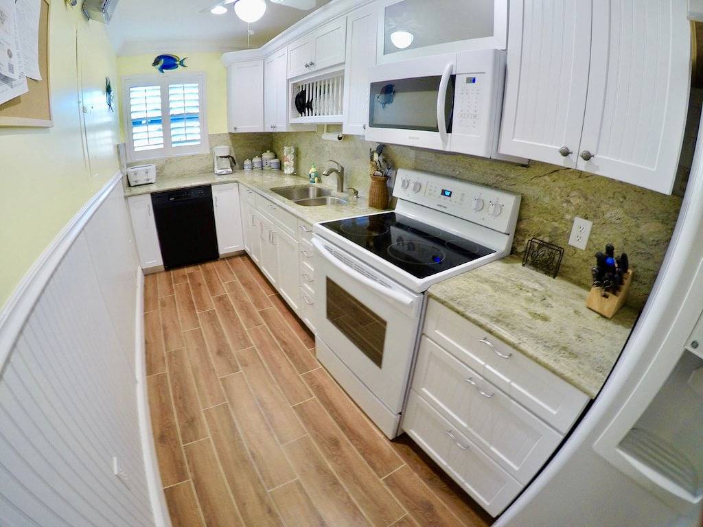 Duck Key 3/2 W / 90 'Private Dock, Keine Dockage-Gebühren, inklusive Trailer-Lagerung in Duck Key, Monroe County