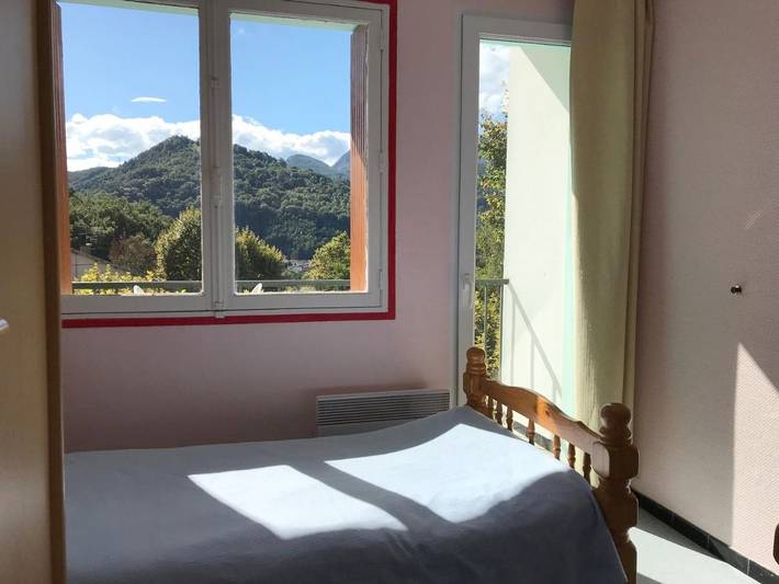 Hôtel pour 2 personnes, avec vue et bassin pour enfant ainsi que piscine et jardin, adapté aux familles à Saint-Girons (Ariège) - 4