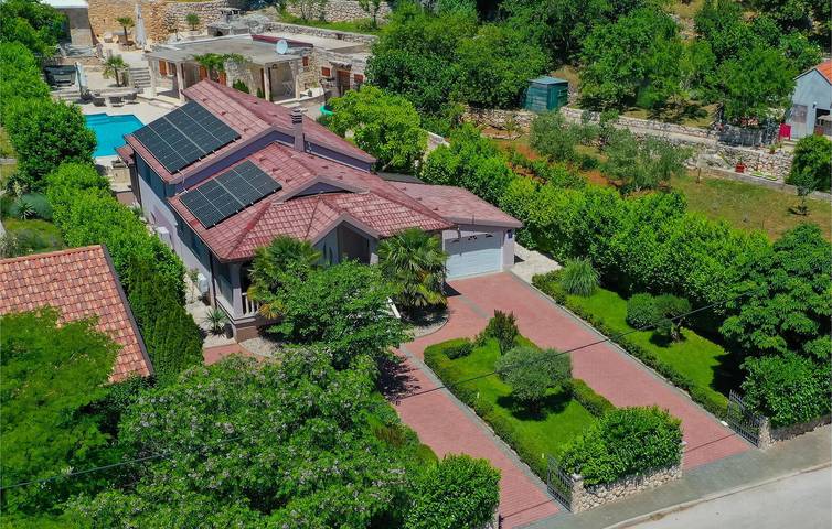Gemütliche 1-Zimmer-Wohnung mit Pool und Terrasse, 1,5 km vom Fluss Sija entfernt in Imotski, Makarska Riviera