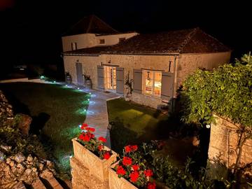 Gîte pour 2 personnes, avec piscine ainsi que terrasse et jardin à Pardaillan