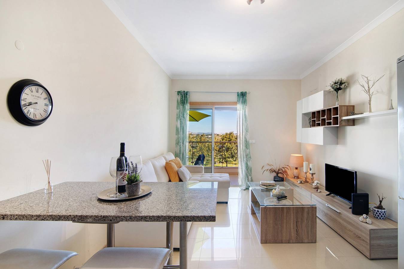Apartamento inteiro, Apartamento 'Loft 39' com piscina partilhada, jardim partilhado e acesso Wi-Fi in Albufeira, Distrito de Faro