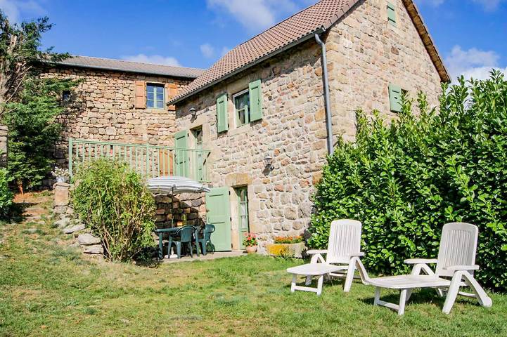 Gîte pour 2 personnes, avec piscine et jardin