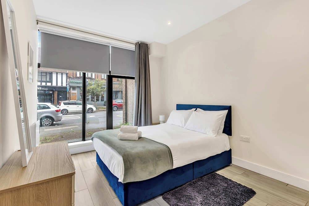 Ganze Wohnung, City Service Lets | New London 2Bed With Parking | Long Stays Welcome in Sutton (London), London