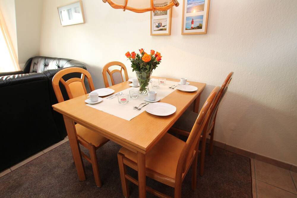 Ganze Wohnung, Reethaus Seeschlößchen, Fewo Sturmmöwe, nur 200m bis zum Strand in Büsumer Deichhausen, Nordseeküste