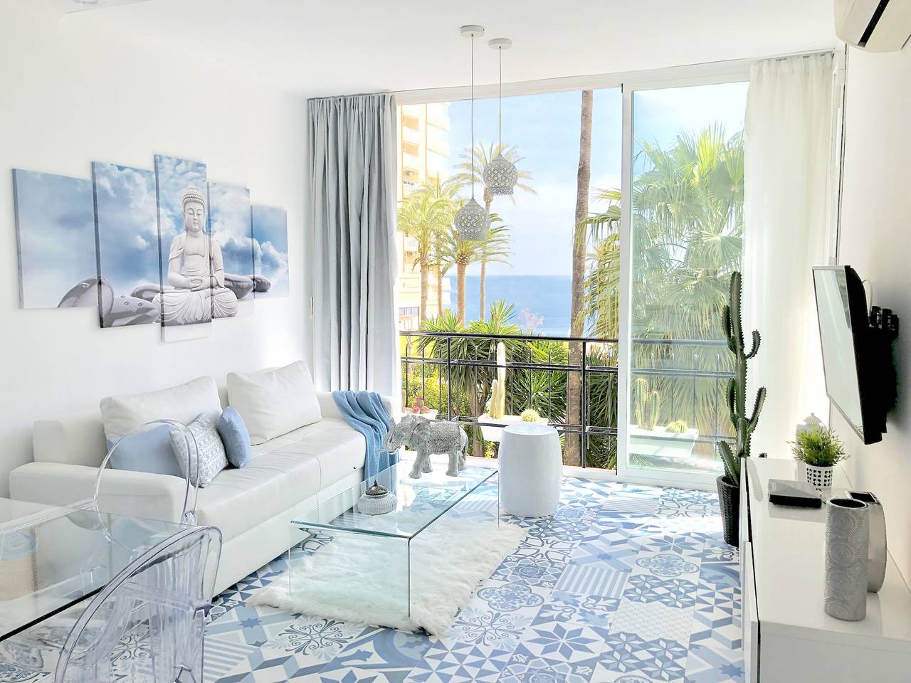 Appartement entier, The White Rock (Acceso privado a la playa) in Playa El Bajondillo, Torremolinos