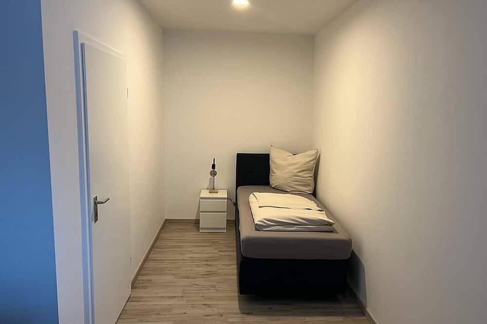 Ganze Wohnung, Eine modern renovierte Wohnung mit Balkonterrasse. in Lübbecke, Wiehengebirge