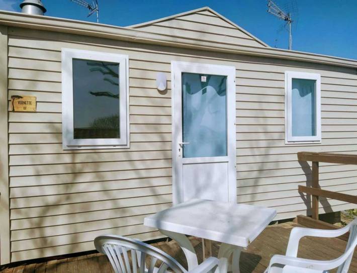 Camping pour 2 personnes, avec bassin pour enfant et terrasse à La Seyne-sur-Mer