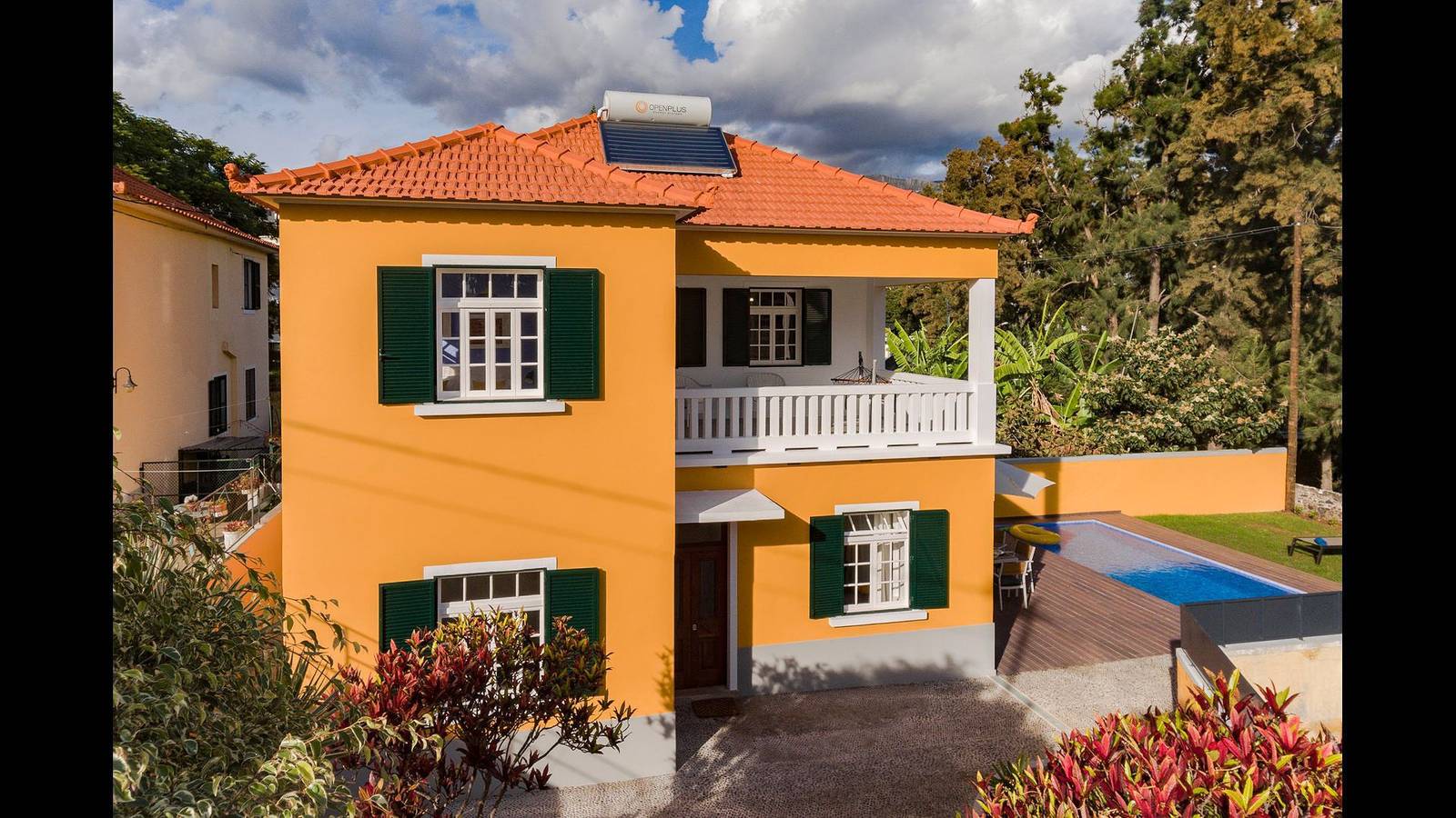 The Yellow House in São Martinho, Madeira