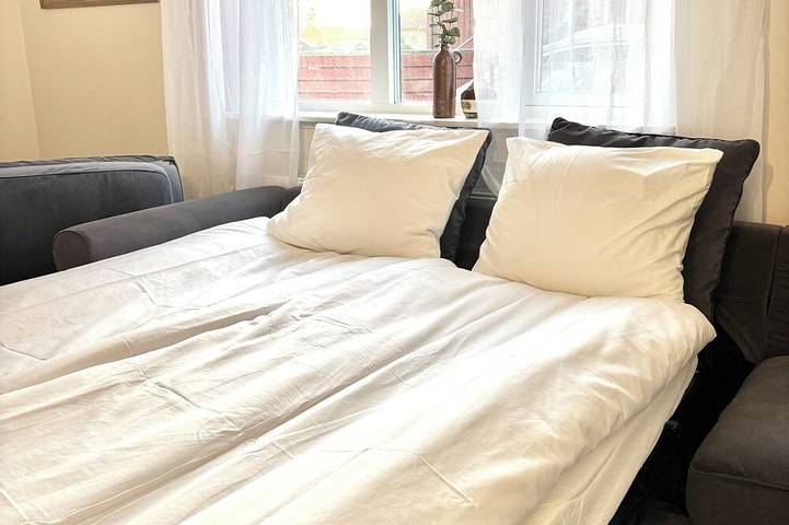 Ganze Wohnung, Charming accommodation near station - 11 minutes to Liseberg in Lindome, Västergötland