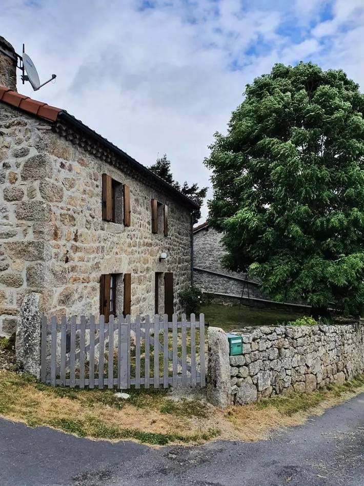 Gîte pour 6 personnes, avec piscine et jardin, animaux acceptés