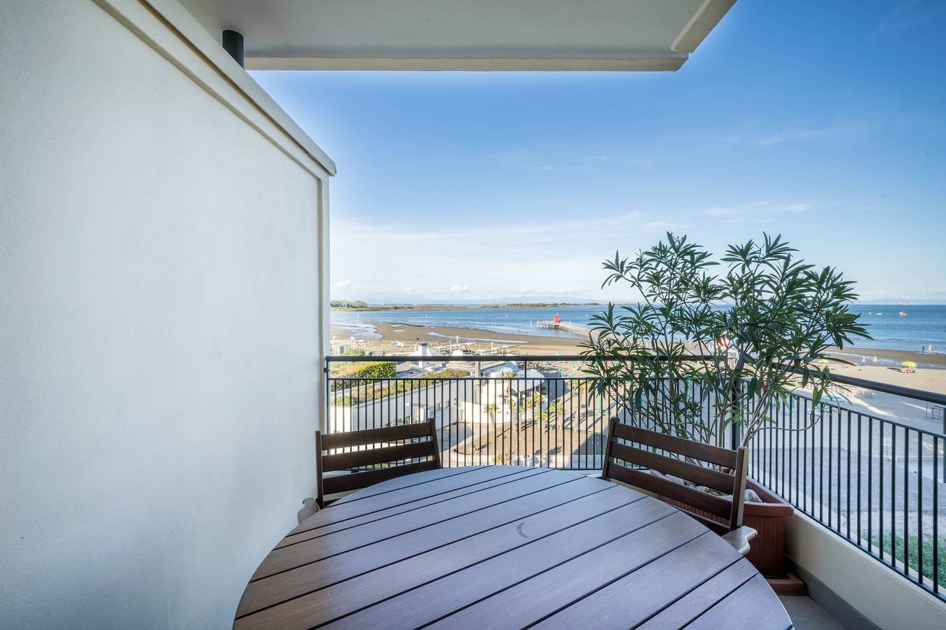 Apartamento entero, Apartamento "La Terrazza Sul Faro" con vistas al mar, balcón y Wi-Fi in Lignano Sabbiadoro, Provincia d'Udine