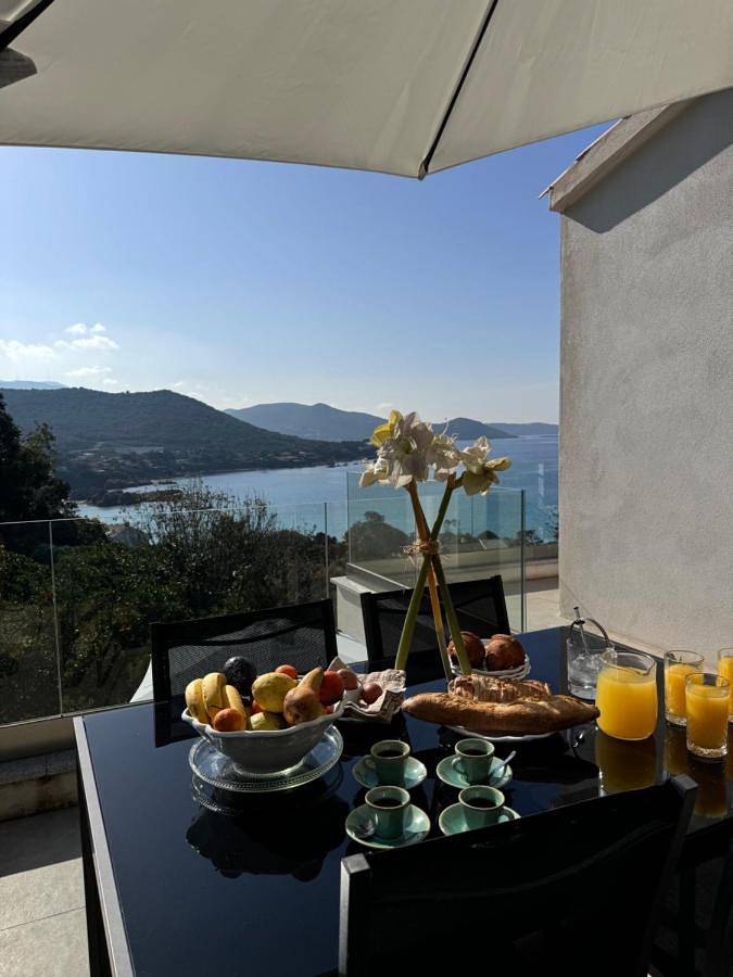 Gîte pour 4 personnes, avec jardin ainsi que vue et piscine, animaux acceptés dans Plage du Ruppione - 2