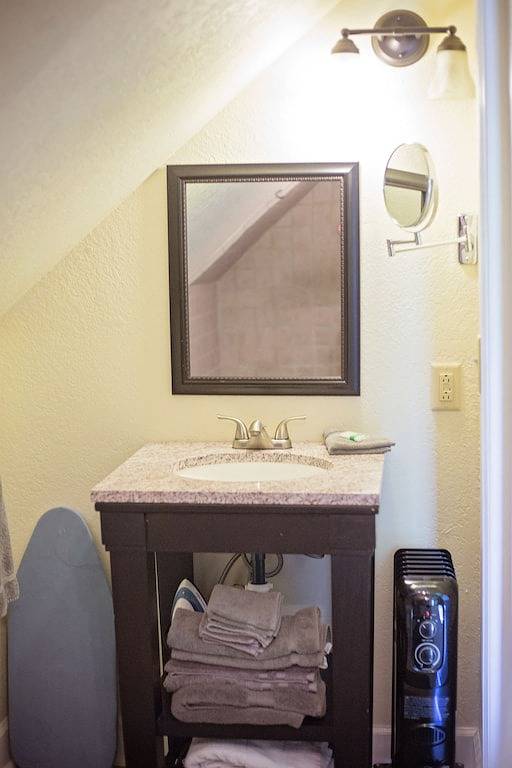 Ganze Wohnung, Malerisches Loft im Pariser Stil auf einem denkmalgeschützten Grundstück in Mena, Ouachita National Forest