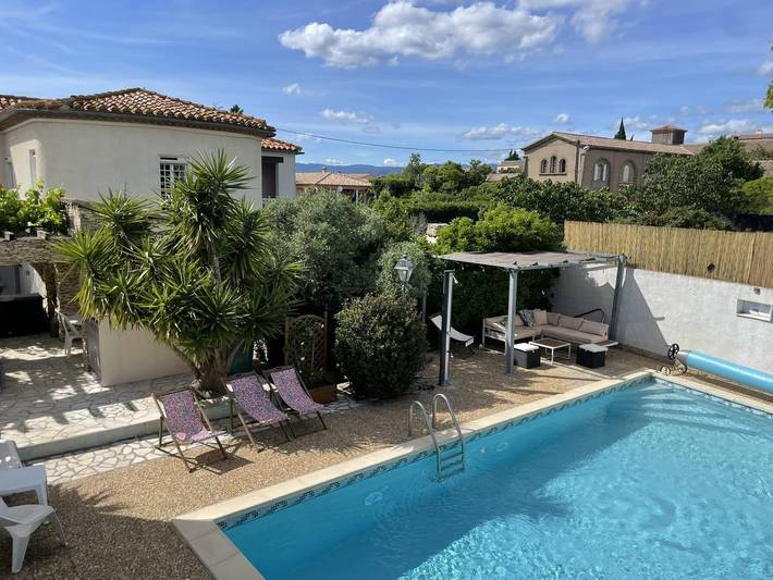 Gîte pour 6 personnes, avec Terrasse ainsi que Jardin et Piscine